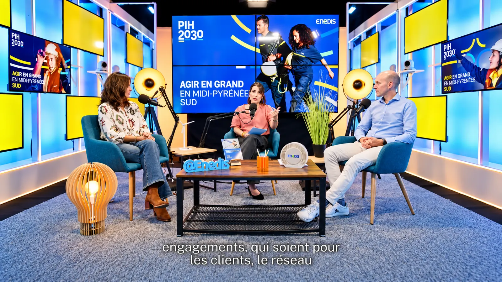 Plateau lounge RECBOX, table ronde à quatre